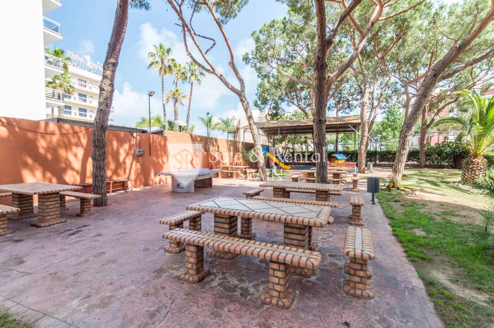 3 bedroom Flat for sale in Santa Susanna with pool garage - € 220,000 (Ref: 10131115)