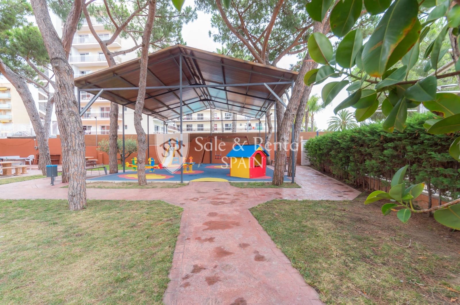 3 bedroom Flat for sale in Santa Susanna with pool garage - € 220,000 (Ref: 10131115)