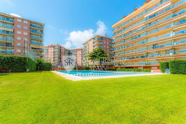 3 bedroom Flat for sale in Santa Susanna with pool garage - € 220,000 (Ref: 10131115)