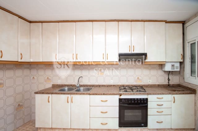 4 soverom Kjedet enebolig til salgs i Blanes med garasje - € 449 000 (Ref: 10157176)