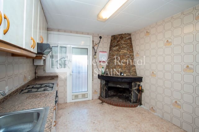 4 soverom Kjedet enebolig til salgs i Blanes med garasje - € 449 000 (Ref: 10157176)