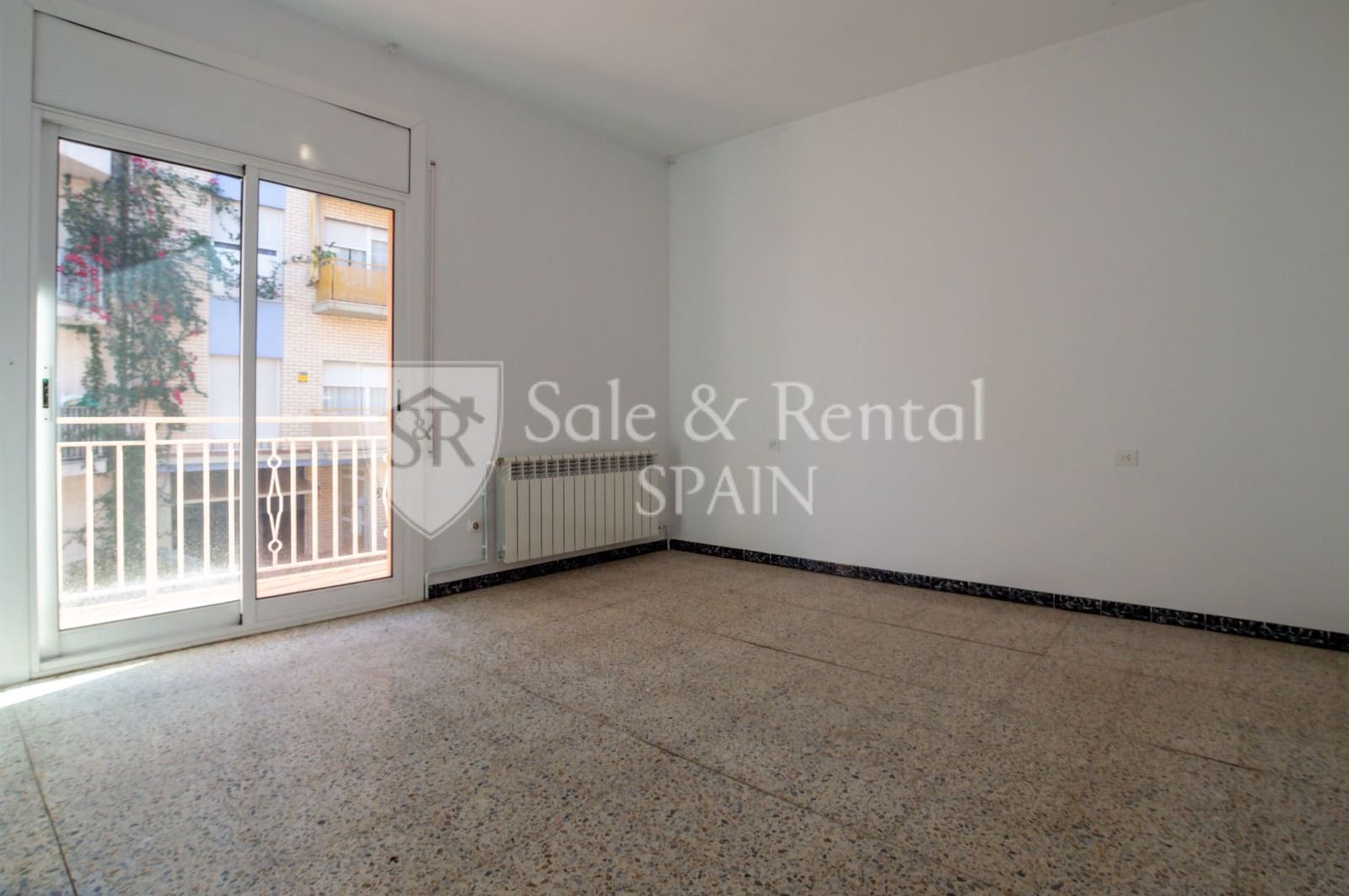 4 soverom Kjedet enebolig til salgs i Blanes med garasje - € 449 000 (Ref: 10157176)