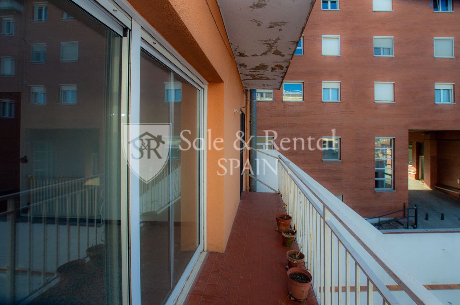 4 soverom Kjedet enebolig til salgs i Blanes med garasje - € 449 000 (Ref: 10157176)