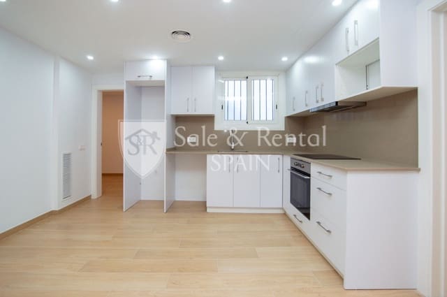 3 soverom Kjedet enebolig til salgs i Blanes med garasje - € 299 000 (Ref: 10157177)