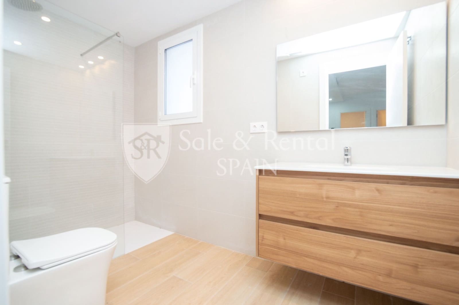 3 soverom Kjedet enebolig til salgs i Blanes med garasje - € 299 000 (Ref: 10157177)