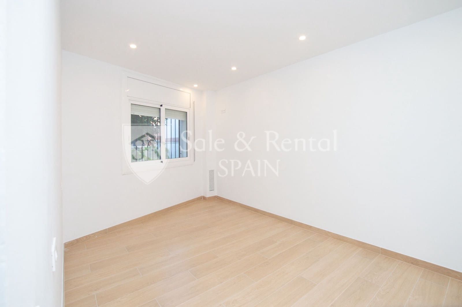 3 soverom Kjedet enebolig til salgs i Blanes med garasje - € 299 000 (Ref: 10157177)