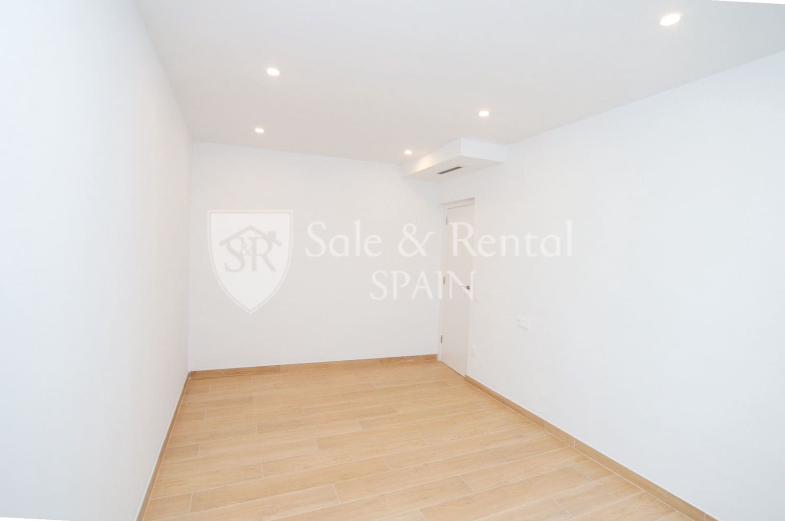 3 soverom Kjedet enebolig til salgs i Blanes med garasje - € 299 000 (Ref: 10157177)