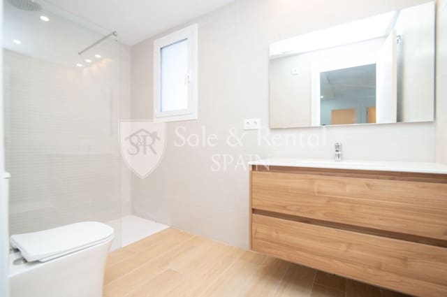 3 soverom Kjedet enebolig til salgs i Blanes med garasje - € 299 000 (Ref: 10157177)