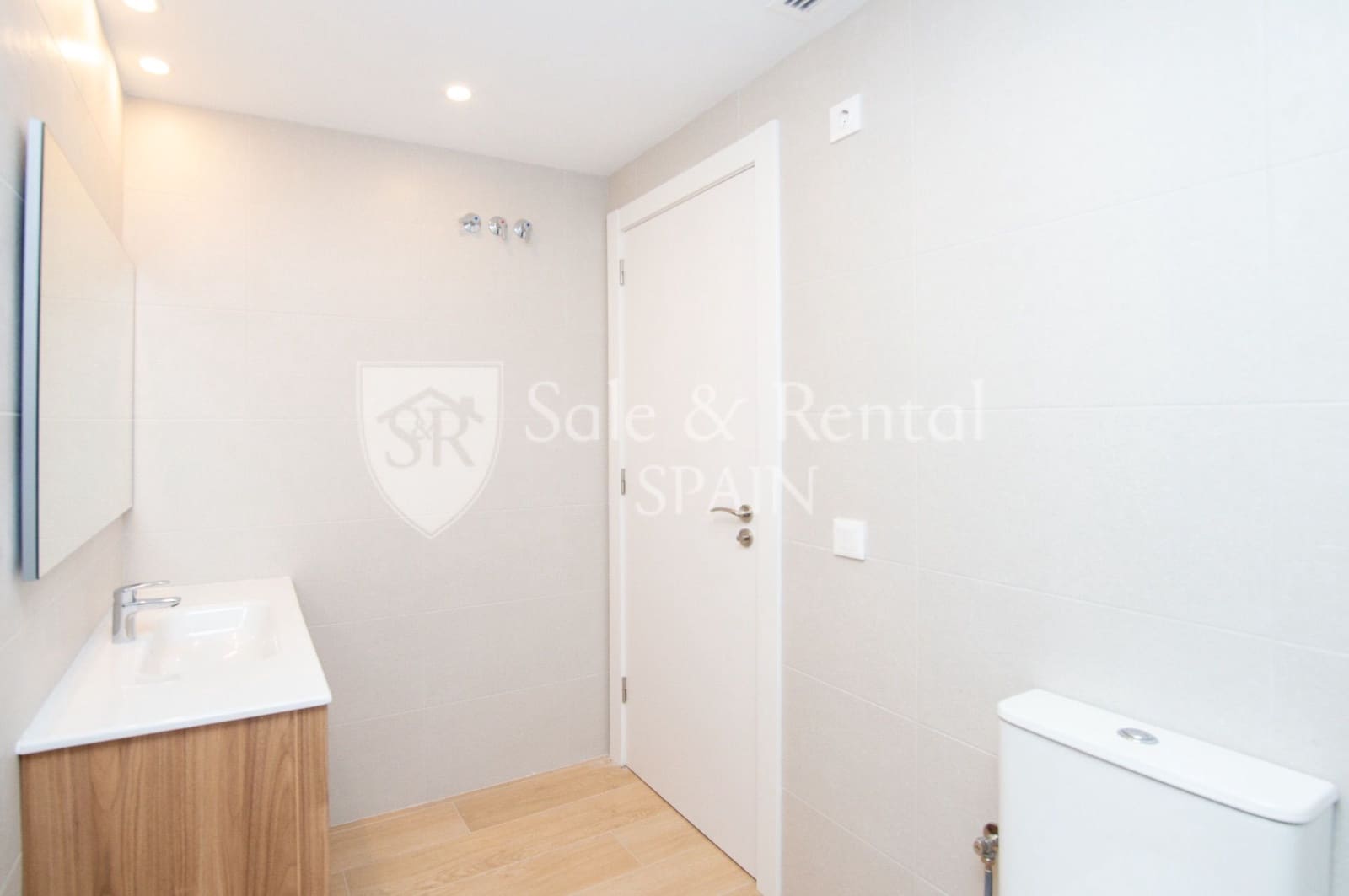 3 soverom Kjedet enebolig til salgs i Blanes med garasje - € 299 000 (Ref: 10157177)