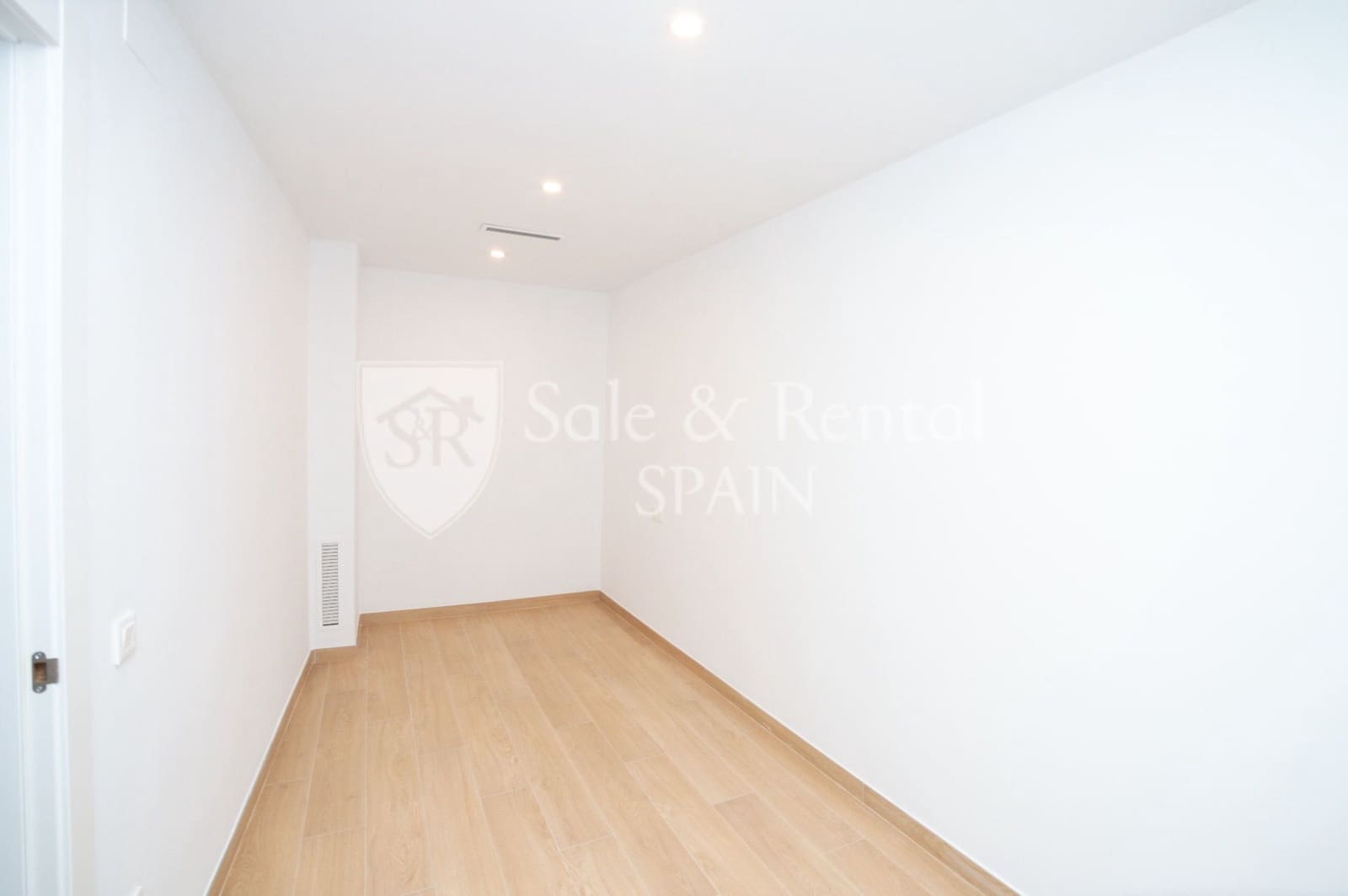 3 soverom Kjedet enebolig til salgs i Blanes med garasje - € 299 000 (Ref: 10157177)