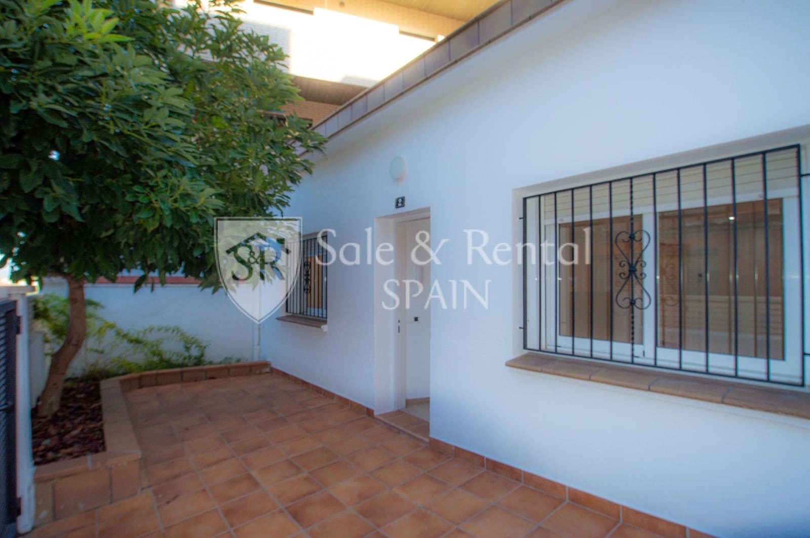 3 soverom Kjedet enebolig til salgs i Blanes med garasje - € 299 000 (Ref: 10157177)