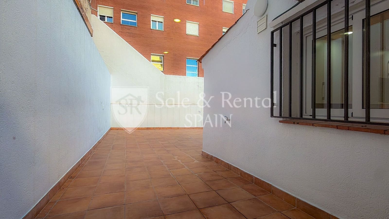 3 soverom Kjedet enebolig til salgs i Blanes med garasje - € 299 000 (Ref: 10157177)