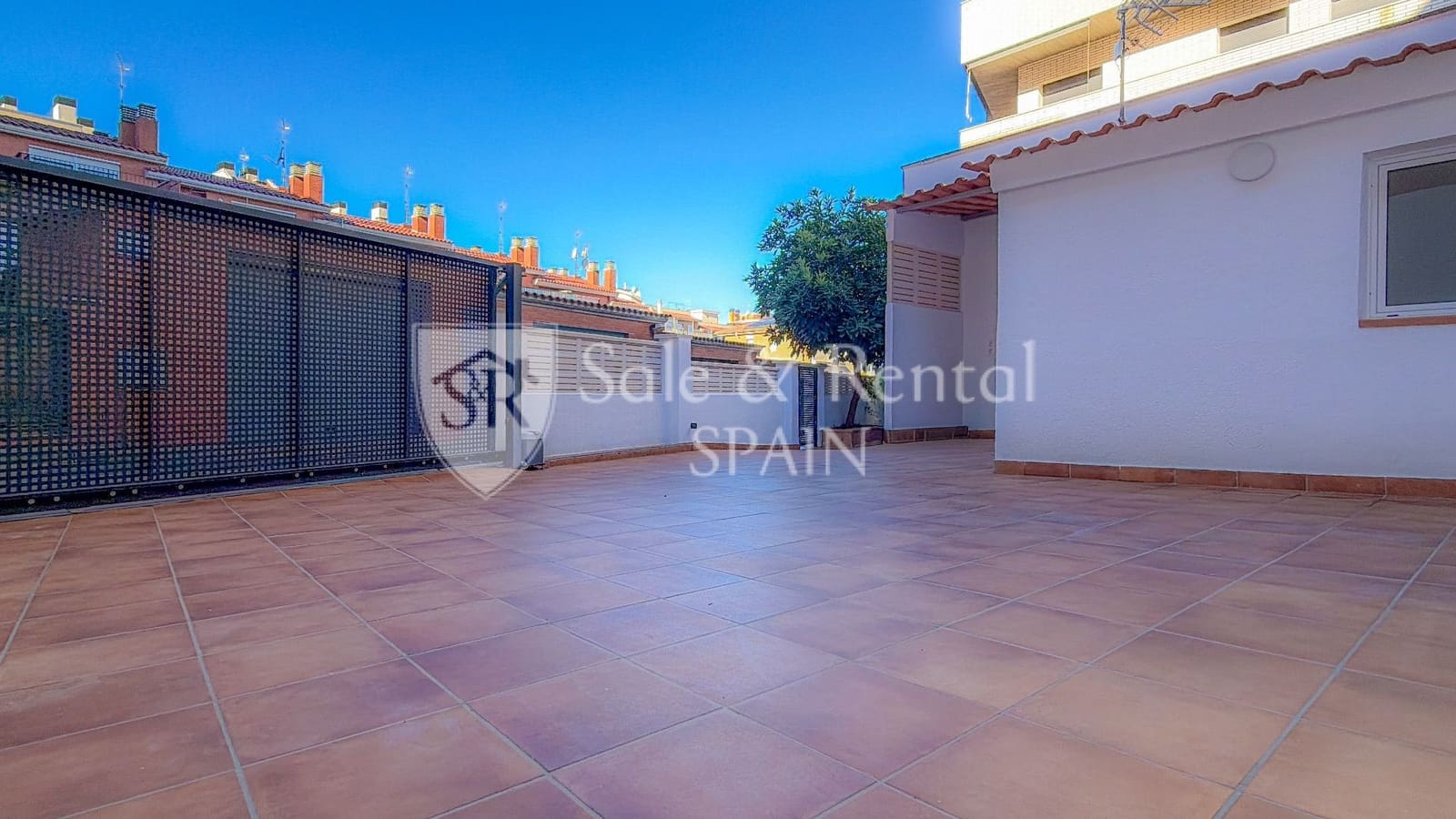 3 soverom Kjedet enebolig til salgs i Blanes med garasje - € 299 000 (Ref: 10157177)