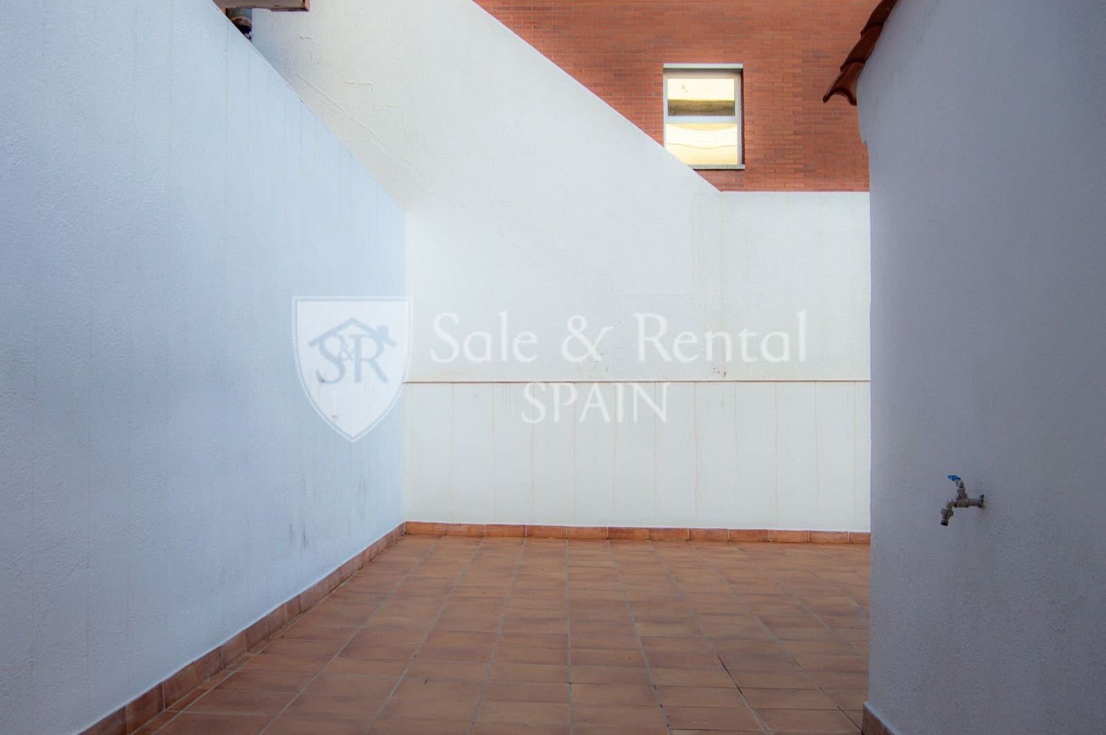 3 soverom Kjedet enebolig til salgs i Blanes med garasje - € 299 000 (Ref: 10157177)