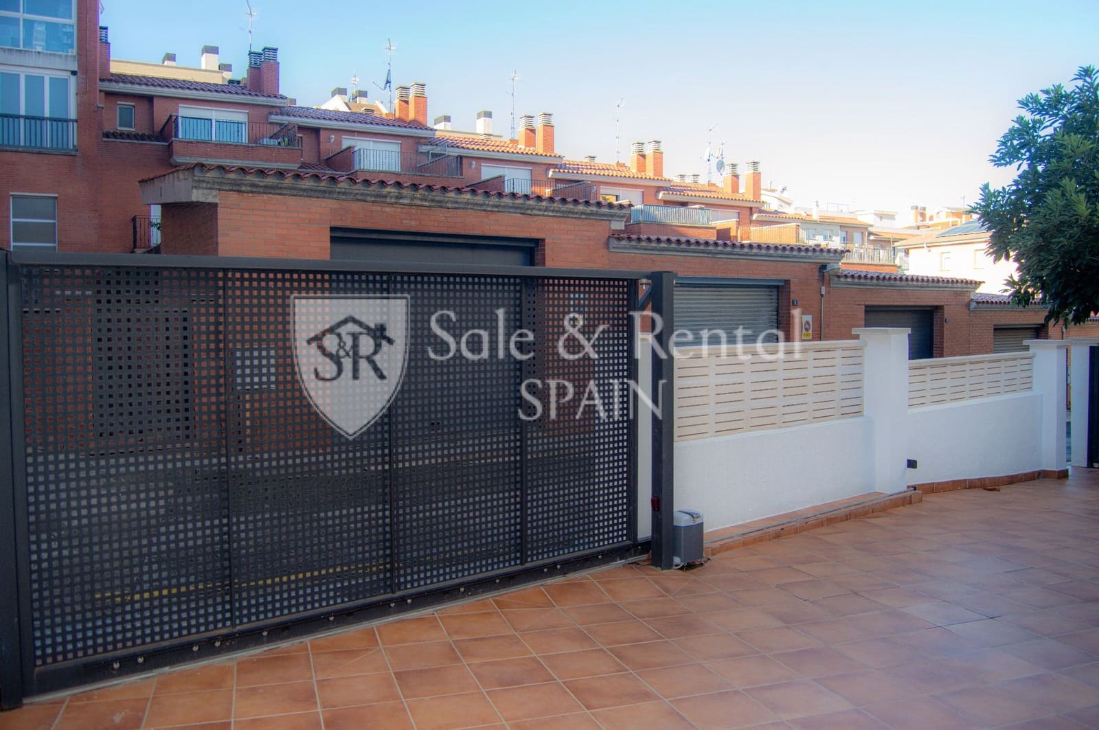 3 soverom Kjedet enebolig til salgs i Blanes med garasje - € 299 000 (Ref: 10157177)