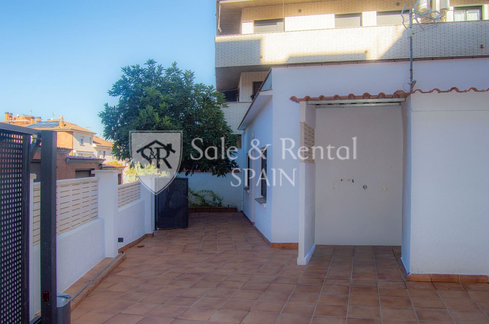 3 soverom Kjedet enebolig til salgs i Blanes med garasje - € 299 000 (Ref: 10157177)