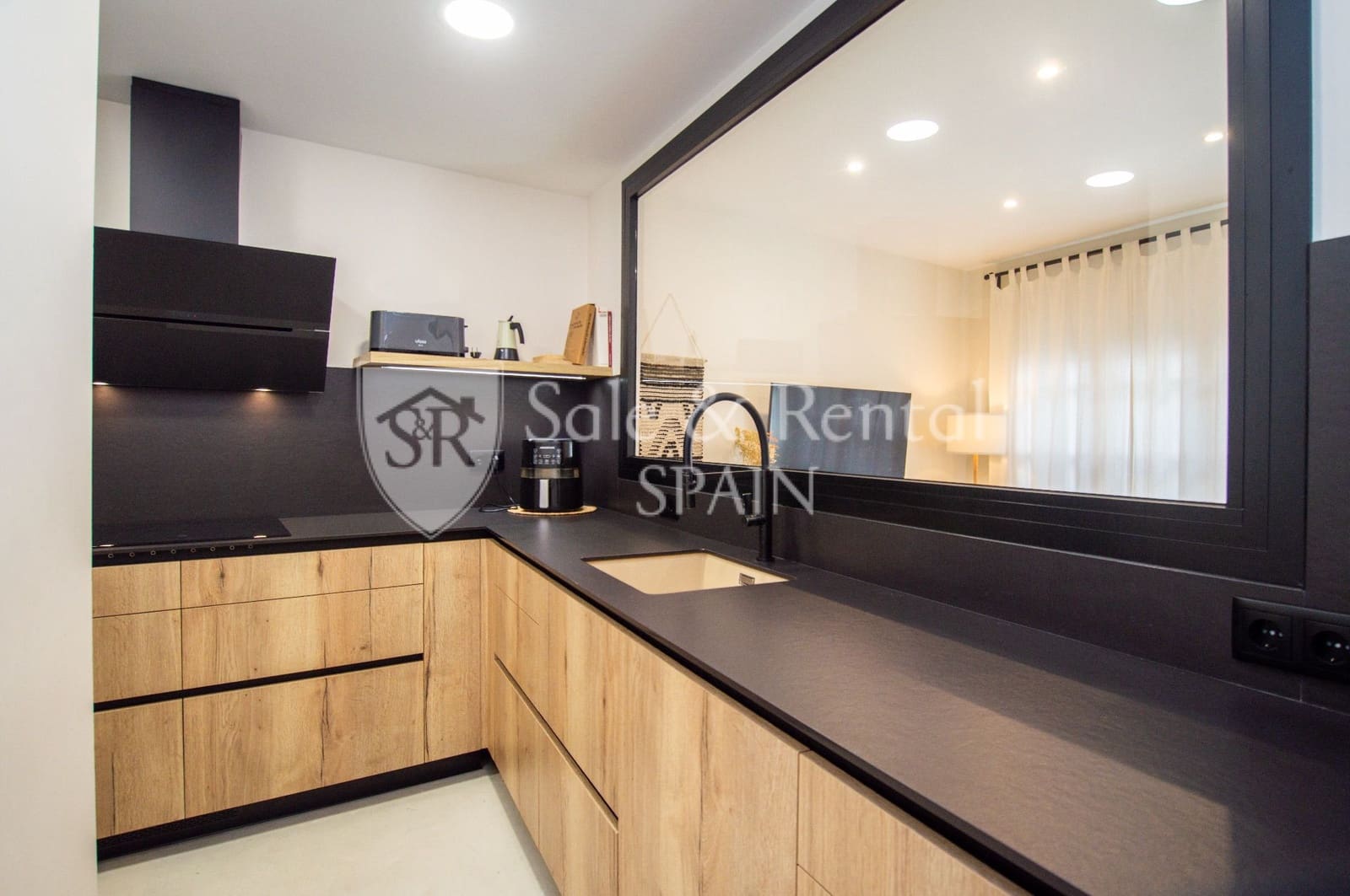 4 bedroom Semi-detached Villa for sale in Blanes - € 485,000 (Ref: 10158944)