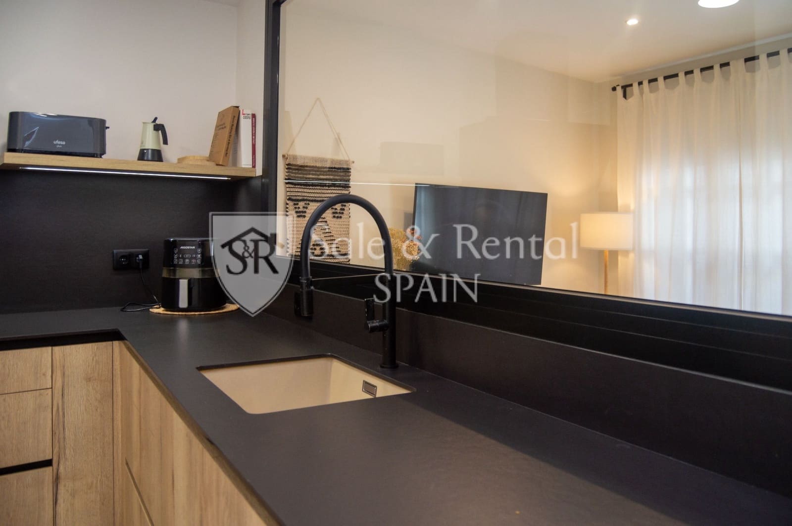 4 bedroom Semi-detached Villa for sale in Blanes - € 485,000 (Ref: 10158944)
