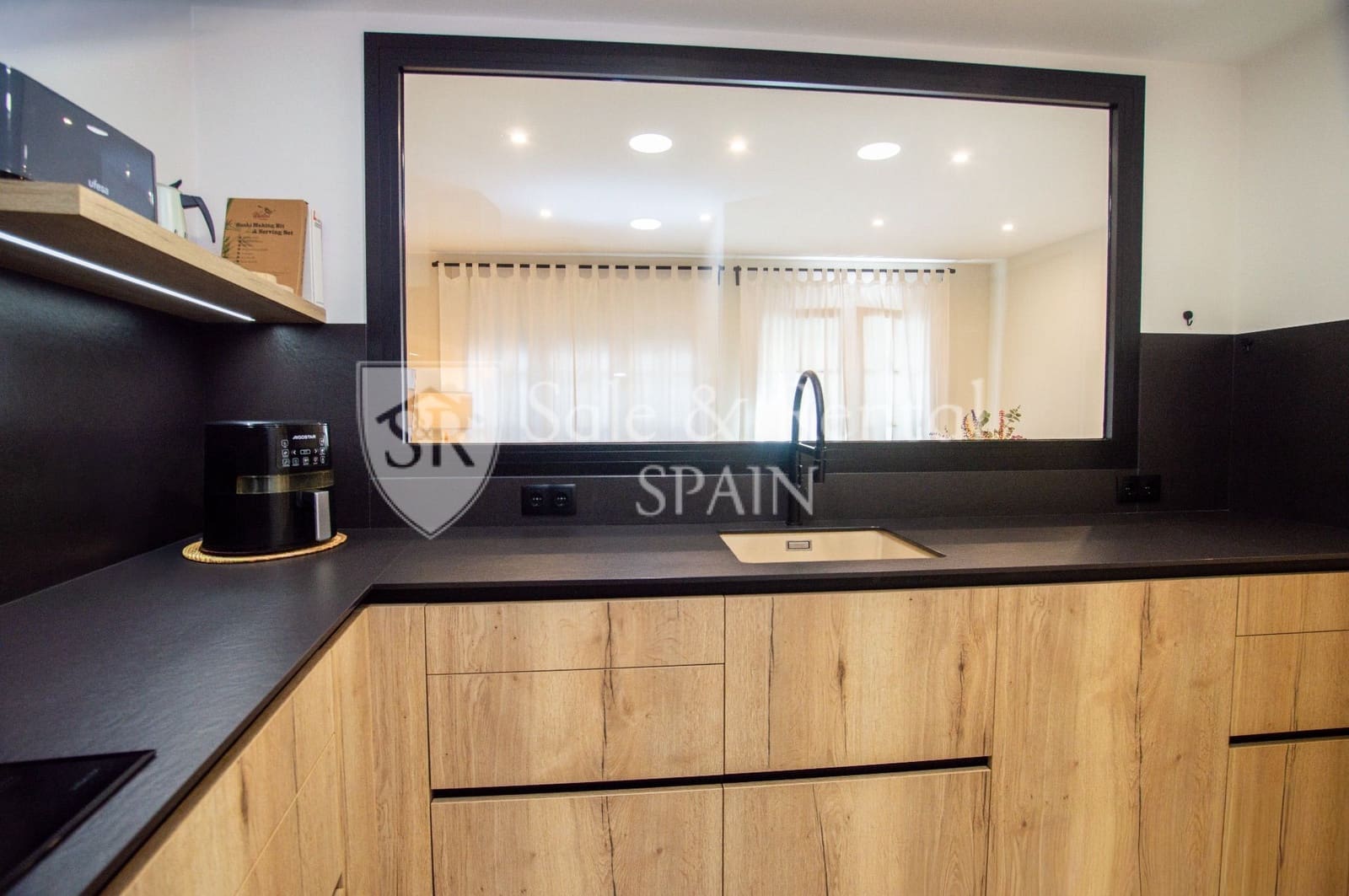 4 bedroom Semi-detached Villa for sale in Blanes - € 485,000 (Ref: 10158944)