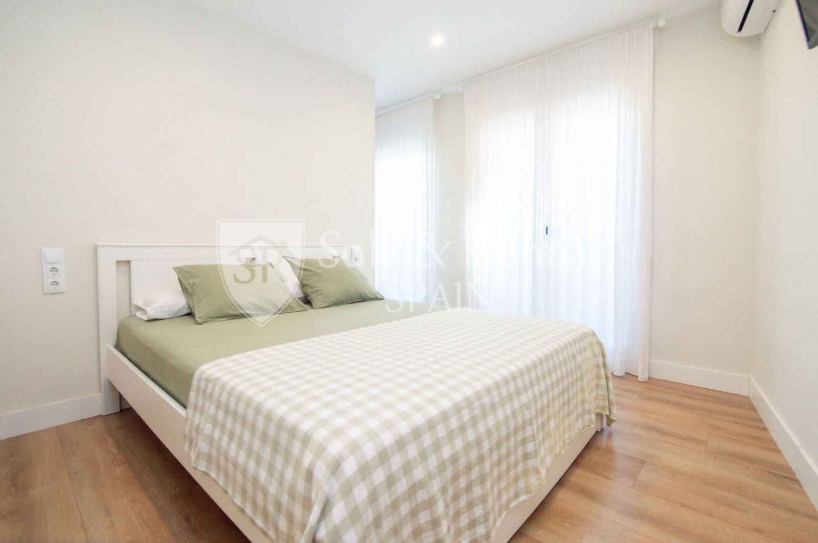 4 bedroom Semi-detached Villa for sale in Blanes - € 485,000 (Ref: 10158944)