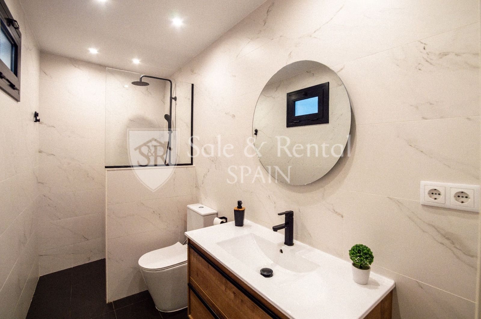 4 bedroom Semi-detached Villa for sale in Blanes - € 485,000 (Ref: 10158944)