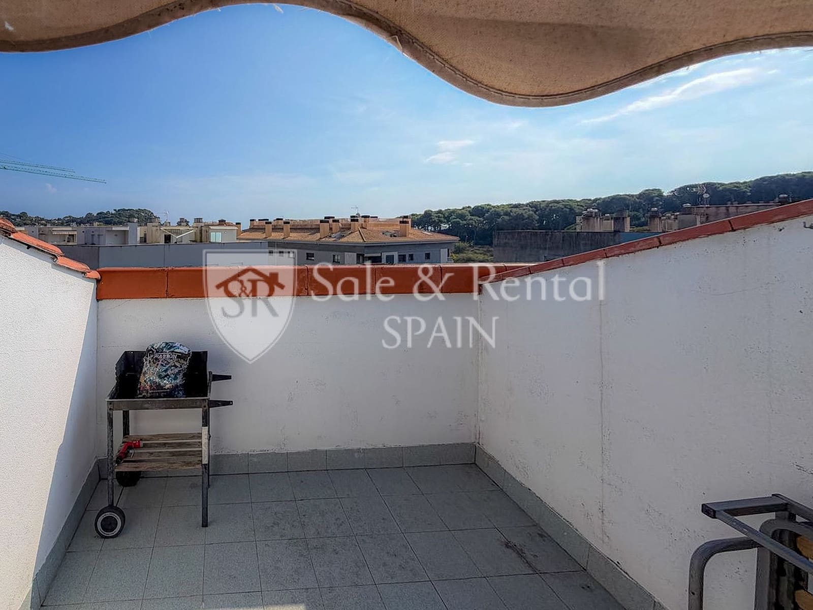 2 bedroom Flat for sale in Lloret de Mar with pool - € 260,000 (Ref: 10176265)