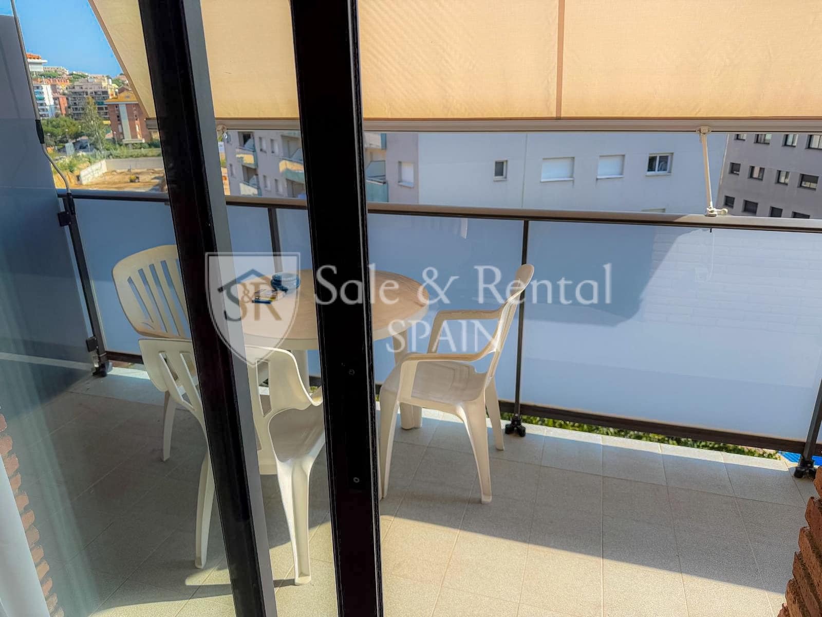 2 bedroom Flat for sale in Lloret de Mar with pool - € 260,000 (Ref: 10176265)