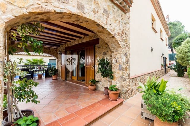 5 bedroom Villa for sale in Blanes with pool garage - € 700,000 (Ref: 6017794)