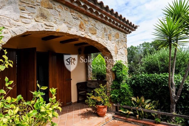 4 bedroom Villa for sale in Blanes with pool garage - € 800,000 (Ref: 6019586)