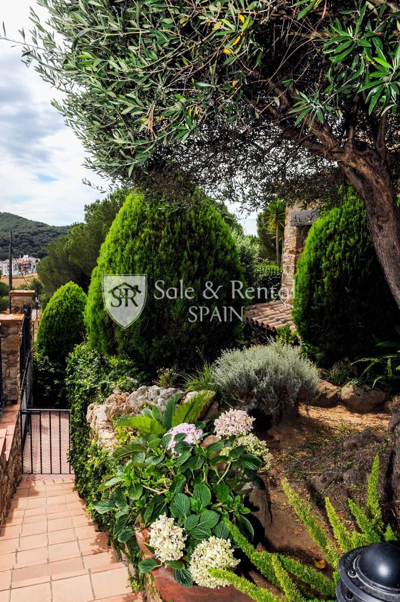 4 soveværelse Villa til salg i Blanes med swimmingpool garage - € 800.000 (Ref: 6019586)