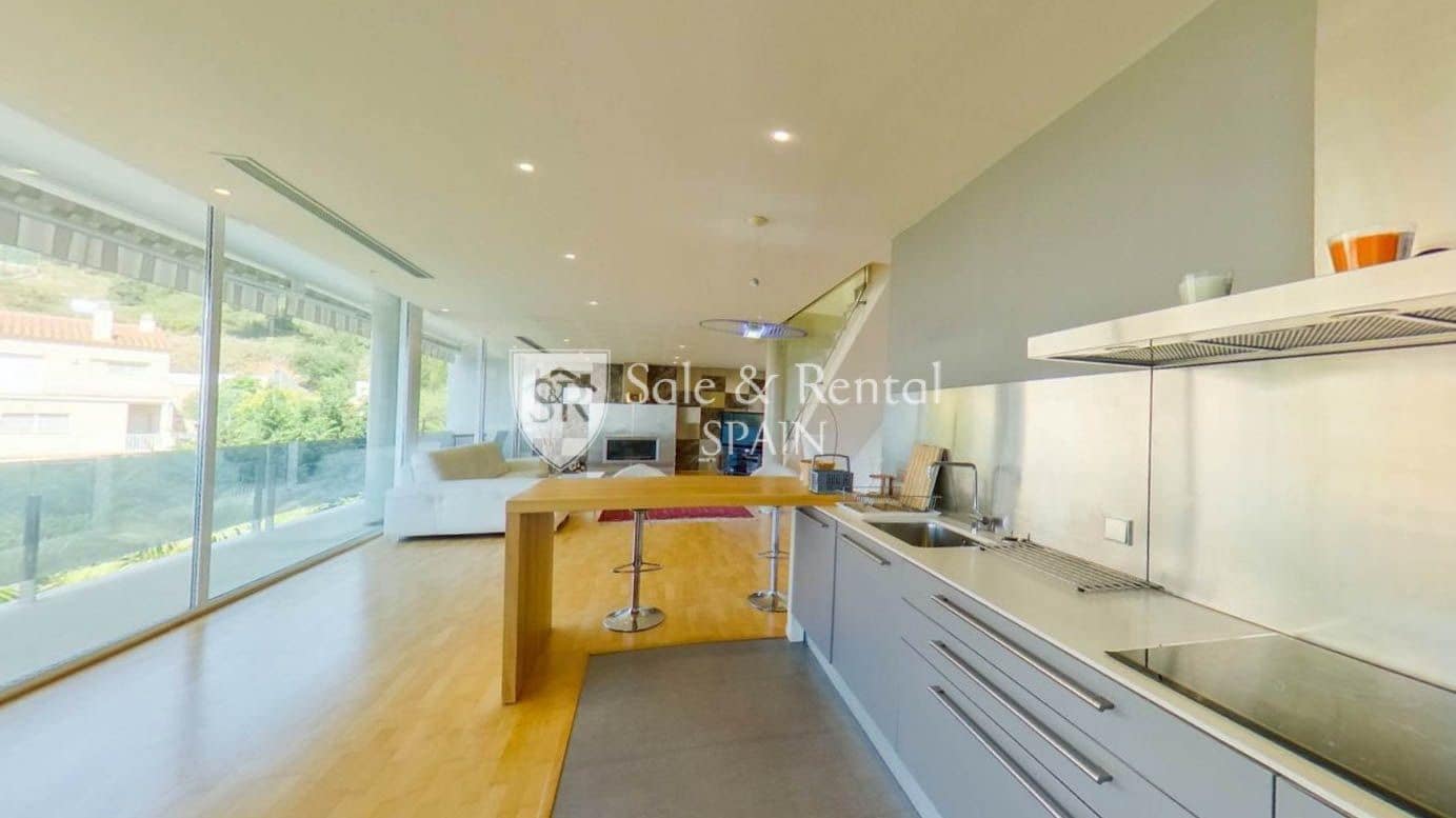 4 sypialnia Willa na sprzedaż w Lloret de Mar z basenem garażem - 875 000 € (Ref: 6060333)