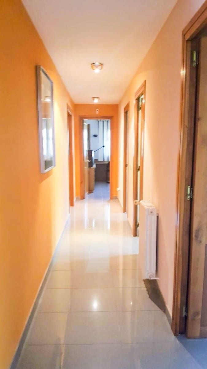 8 slaapkamer Villa te koop in Lloret de Mar met zwembad garage - € 580.000 (Ref: 6837957)