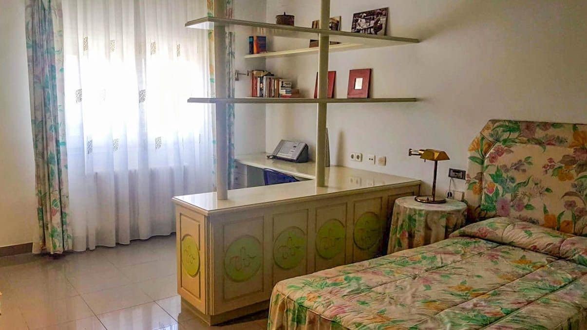 8 slaapkamer Villa te koop in Lloret de Mar met zwembad garage - € 580.000 (Ref: 6837957)