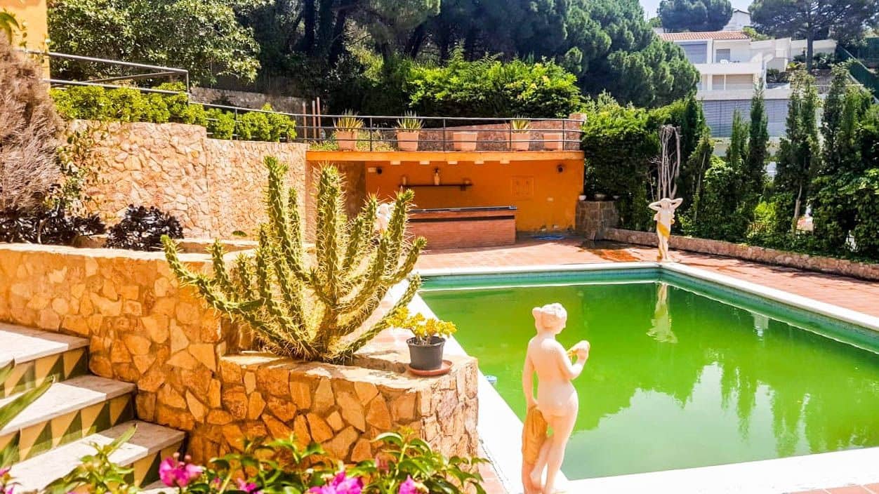 8 slaapkamer Villa te koop in Lloret de Mar met zwembad garage - € 580.000 (Ref: 6837957)