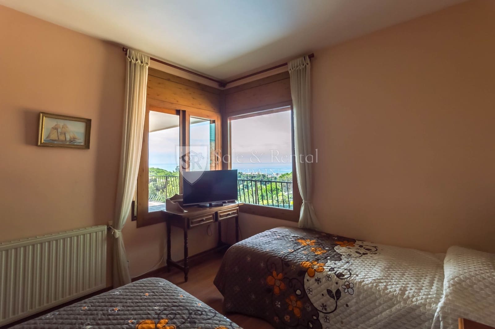 4 soveværelse Villa til salg i Lloret de Mar med swimmingpool garage - € 450.000 (Ref: 7000798)