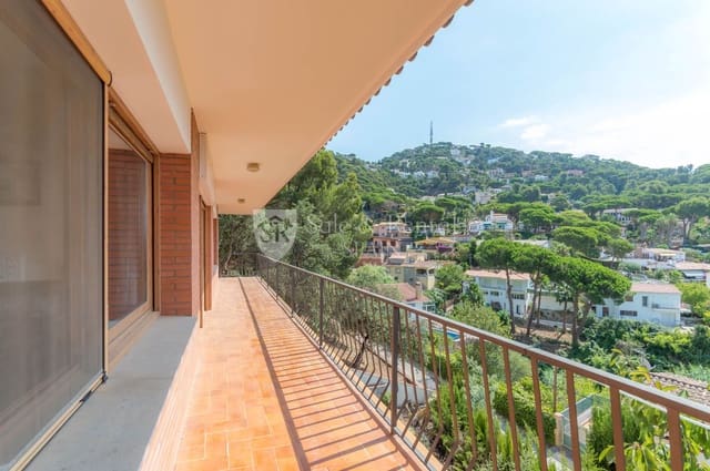 4 soveværelse Villa til salg i Roca Grossa, Lloret de Mar med swimmingpool garage - € 450.000 (Ref: 7000798)