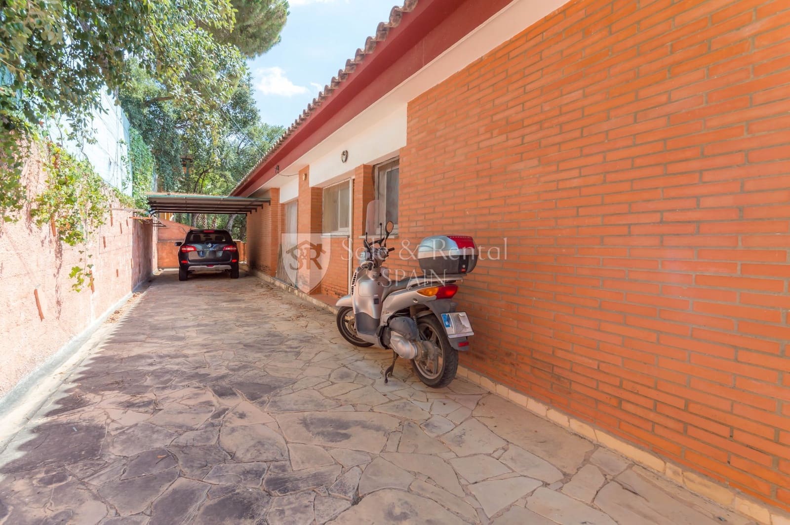 4 soveværelse Villa til salg i Lloret de Mar med swimmingpool garage - € 450.000 (Ref: 7000798)
