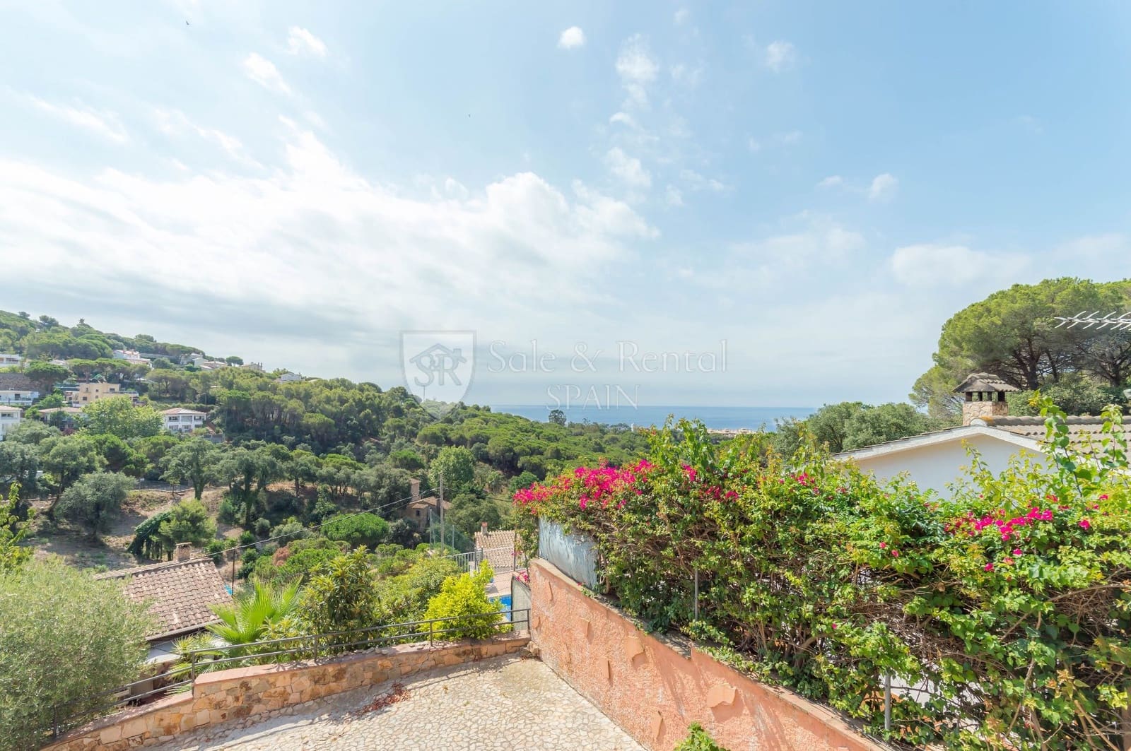 4 soveværelse Villa til salg i Lloret de Mar med swimmingpool garage - € 450.000 (Ref: 7000798)