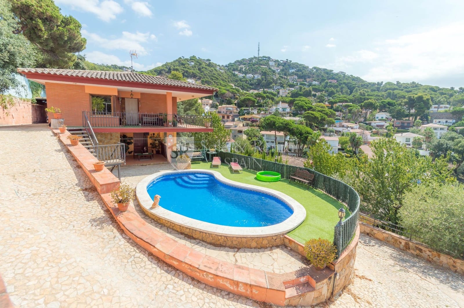 4 soveværelse Villa til salg i Lloret de Mar med swimmingpool garage - € 450.000 (Ref: 7000798)