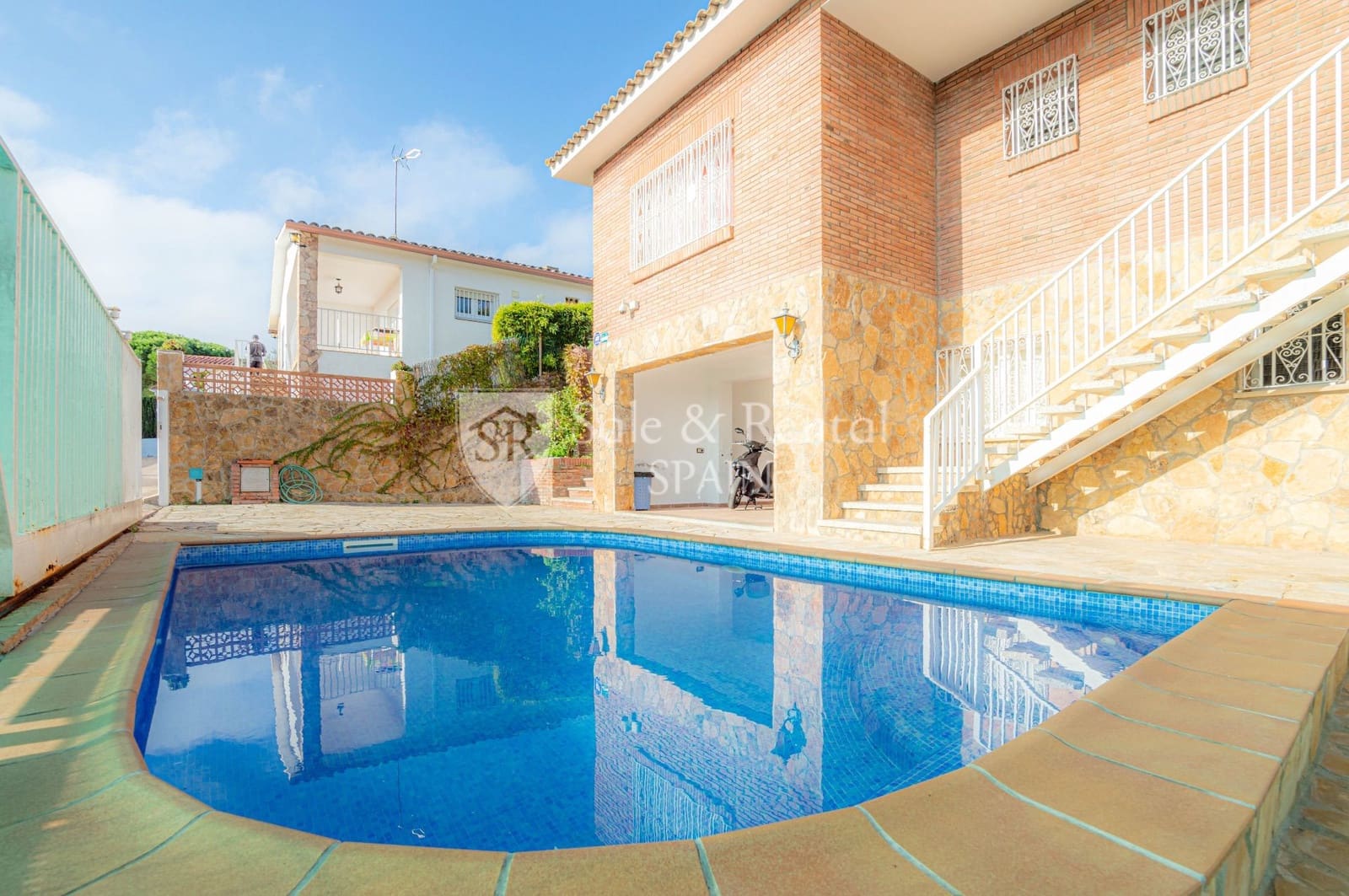 7 soveværelse Villa til salg i Lloret de Mar med swimmingpool garage - € 490.000 (Ref: 7149431)