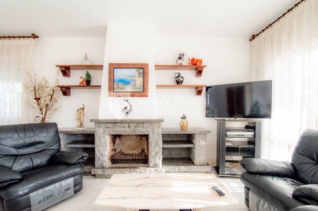 7 bedroom Villa for sale in Canyelles, Lloret de Mar with pool garage - € 490,000 (Ref: 7149431)