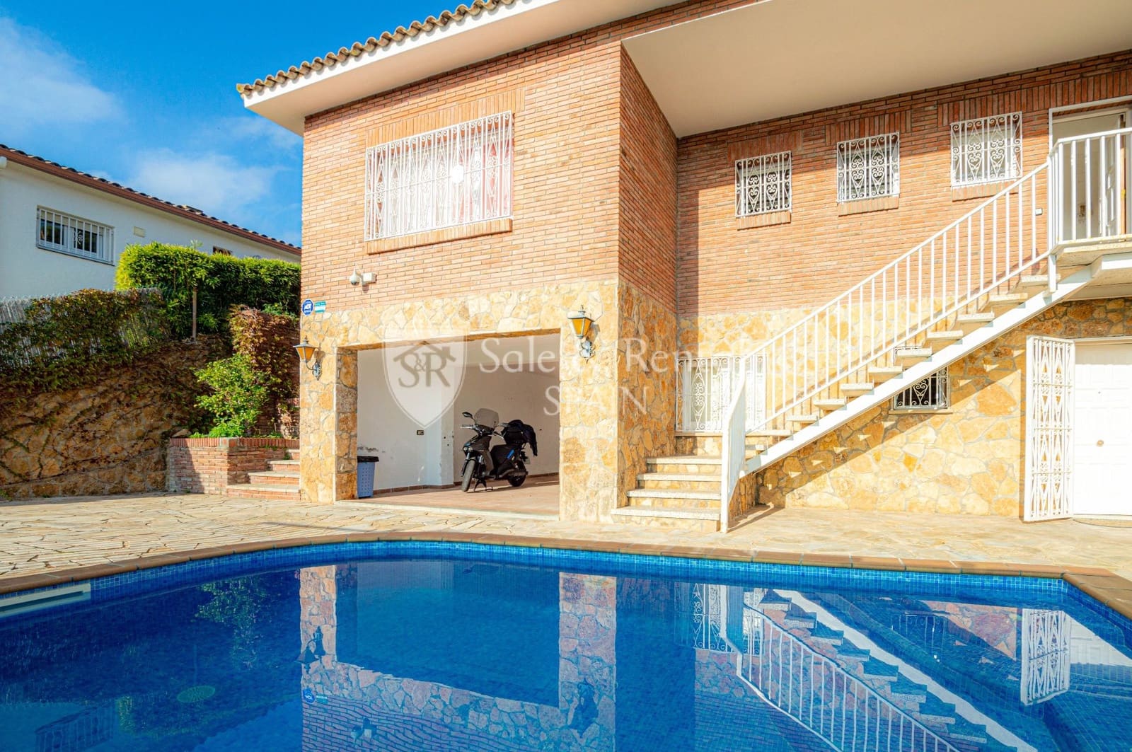7 soveværelse Villa til salg i Lloret de Mar med swimmingpool garage - € 490.000 (Ref: 7149431)