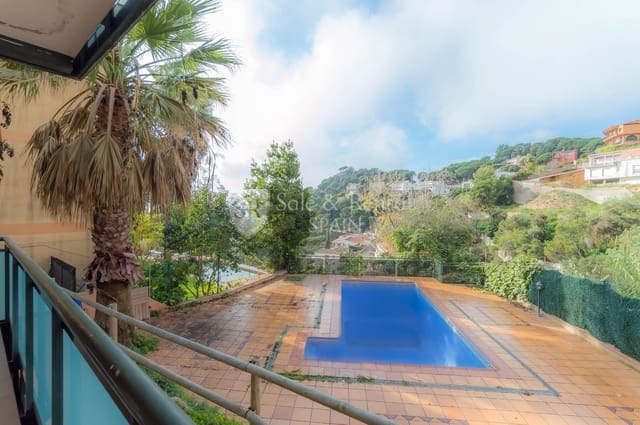 5 bedroom Villa for sale in Roca Grossa, Lloret de Mar with pool garage - € 690,000 (Ref: 7302119)