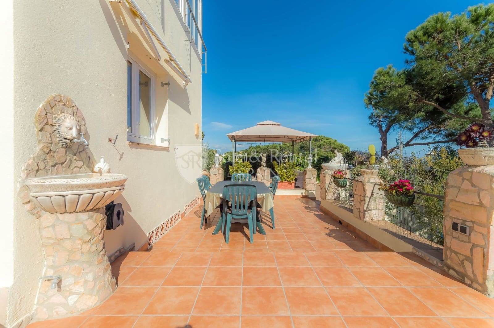 8 soveværelse Villa til salg i Lloret de Mar med swimmingpool garage - € 449.000 (Ref: 7419809)