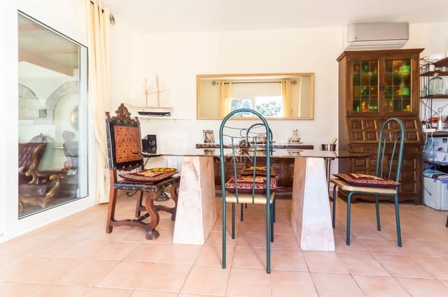 Chalet de 8 habitaciones en Serra Brava, Lloret de Mar en venta con piscina garaje - 449.000 € (Ref: 7419809)