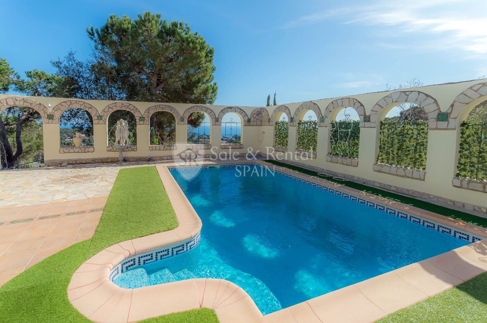 8 soveværelse Villa til salg i Lloret de Mar med swimmingpool garage - € 449.000 (Ref: 7419809)
