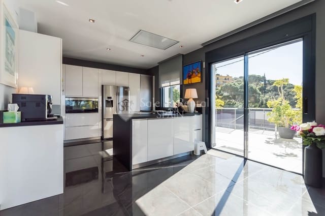 4 bedroom Villa for sale in Roca Grossa, Lloret de Mar with pool garage - € 1,250,000 (Ref: 7480689)