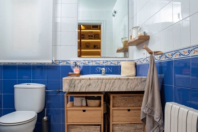 4 bedroom Semi-detached Villa for sale in Fenals, Lloret de Mar with pool garage - € 625,000 (Ref: 7515632)