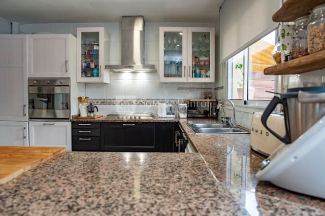 4 bedroom Semi-detached Villa for sale in Fenals, Lloret de Mar with pool garage - € 625,000 (Ref: 7515632)