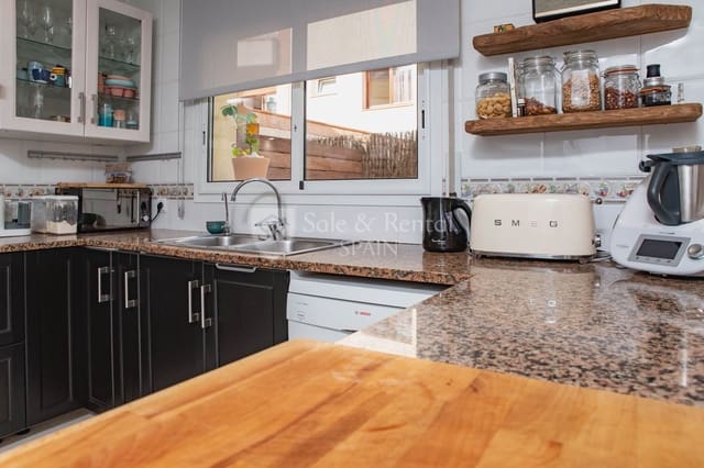 4 bedroom Semi-detached Villa for sale in Fenals, Lloret de Mar with pool garage - € 625,000 (Ref: 7515632)